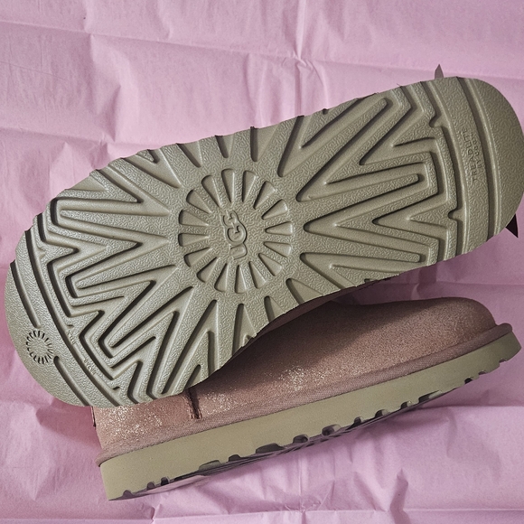 UGG Mini Bailey Bow Glimmer Boots - Starry Pink Metallic - Size 6 - Picture 9 of 12